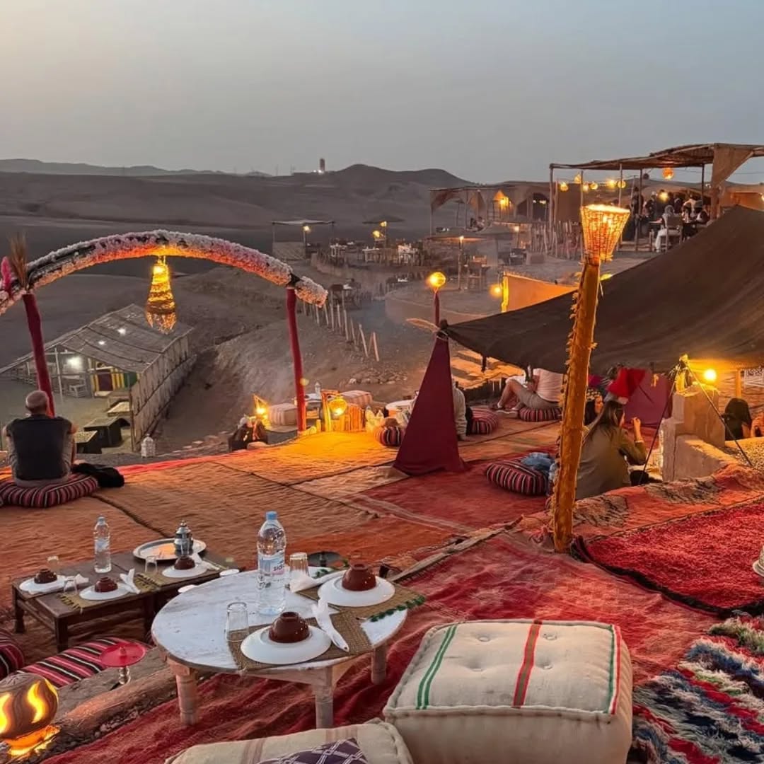 Agafay Woestijntour: Quad- en kameelrit & Dinershow